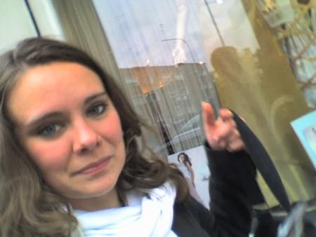 la c vivi une conace lol mais super fille ossi